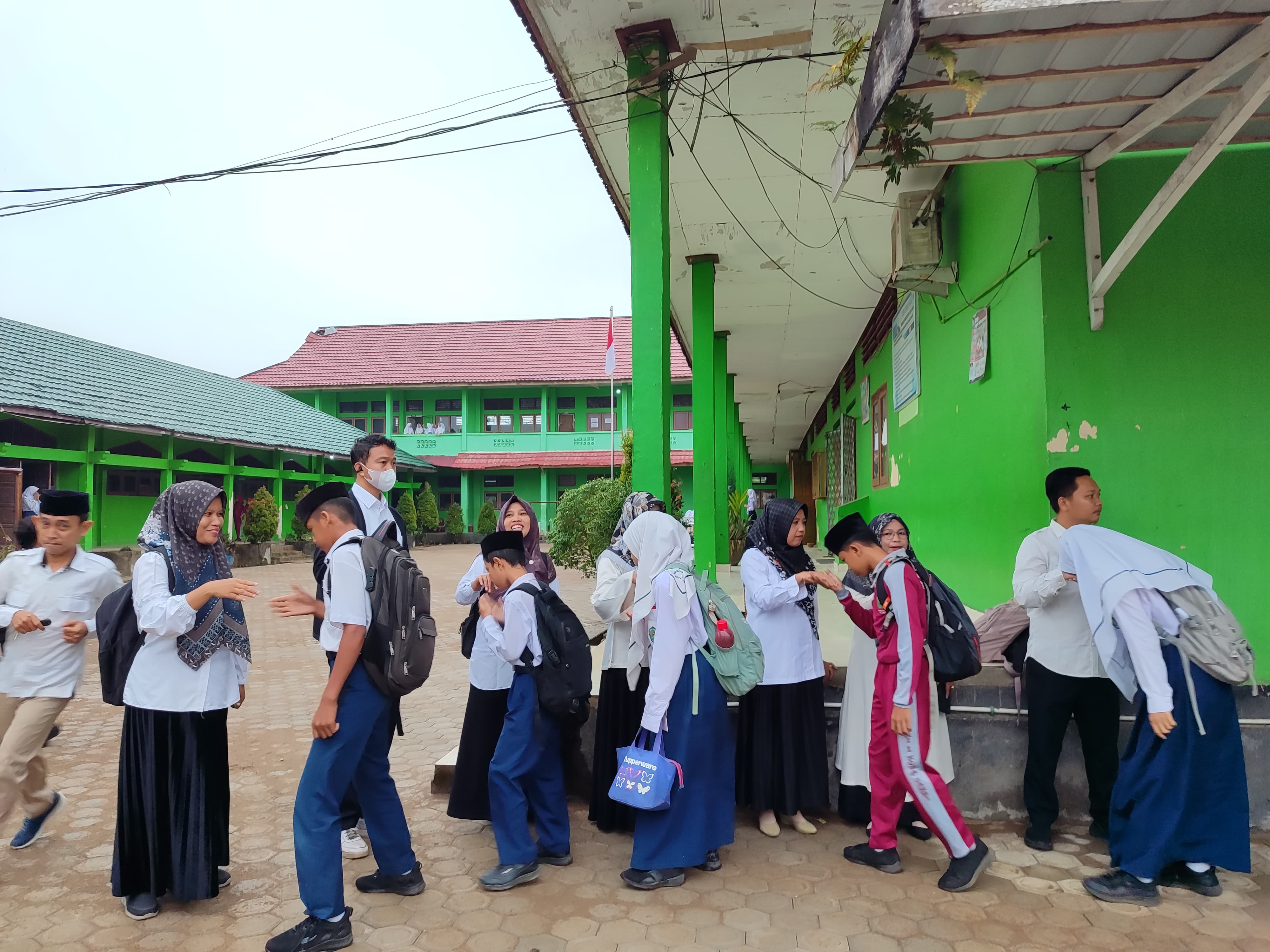 Dorong Tumbuhnya Kompetensi Siswa, MTs Negeri 1 Kota Jambi Terapkan Pendidikan Karakter Dorong Tumbuhnya Kompetensi Siswa, MTs Negeri 1 Kota Jambi Terapkan Pendidikan Karakter