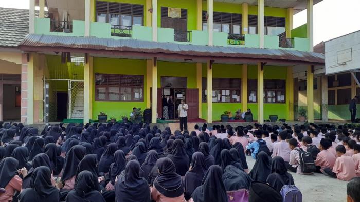 MTsN 1 Kota Jambi mendapatkan penyuluhan Narkoba oleh BNN Provinsi Jambi