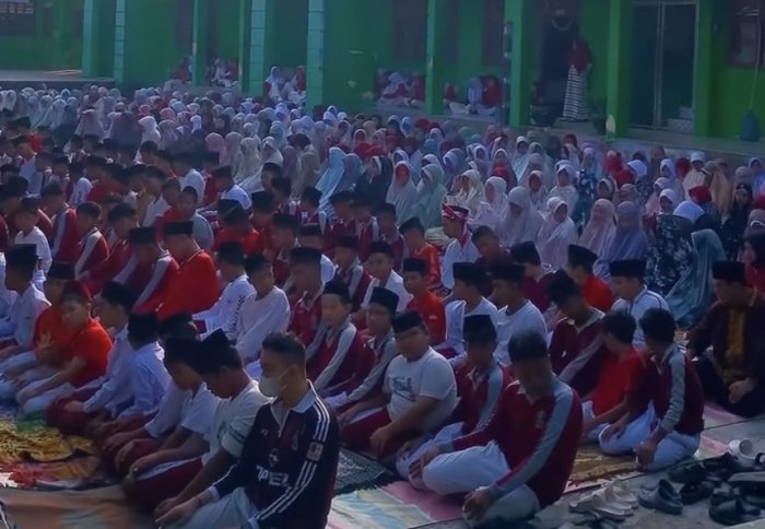 Sholat Dhuha Berjamaah di MTsN 1 Kota Jambi Jadi Rutinitas Pembentuk Karakter Murid Sholat Dhuha Berjamaah di MTsN 1 Kota Jambi Jadi Rutinitas Pembentuk Karakter Murid