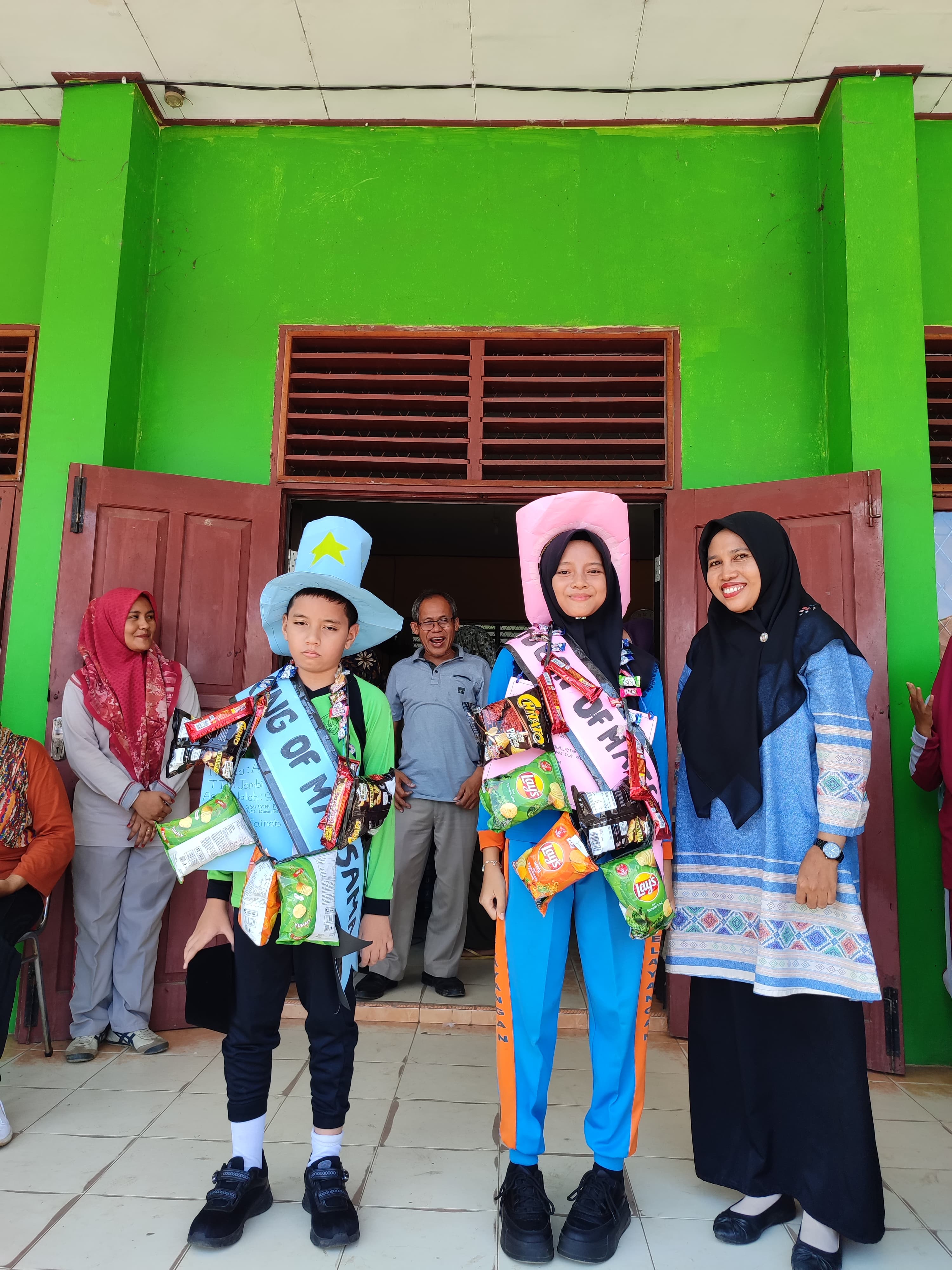 Penutupan MATSAMA di MTsN 1 Kota Jambi Dimeriahkan dengan Gotong Royong dan Pembagian Hadiah