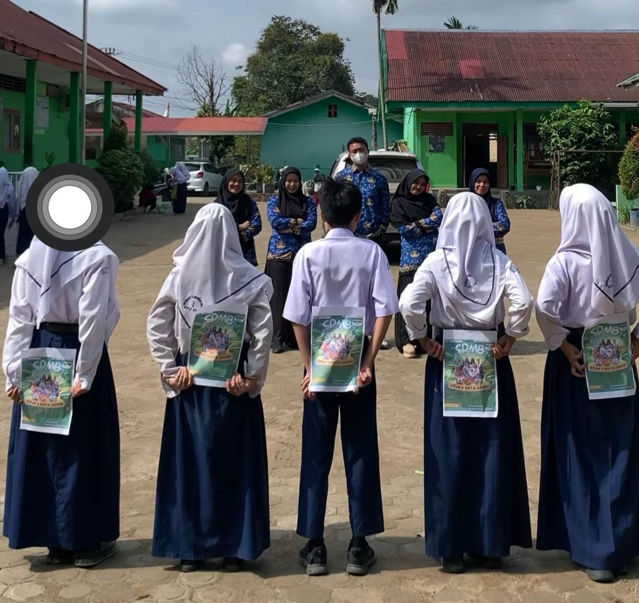 Keseruan Guru Ngonten SPMB Bareng Tim Jurnalistik MTs Negeri 1 Kota Jambi