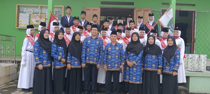 Pelantikan OSIM MTSN 1 Kota Jambi periode 2022/2023 dan peringatan Hari Pahlawan 