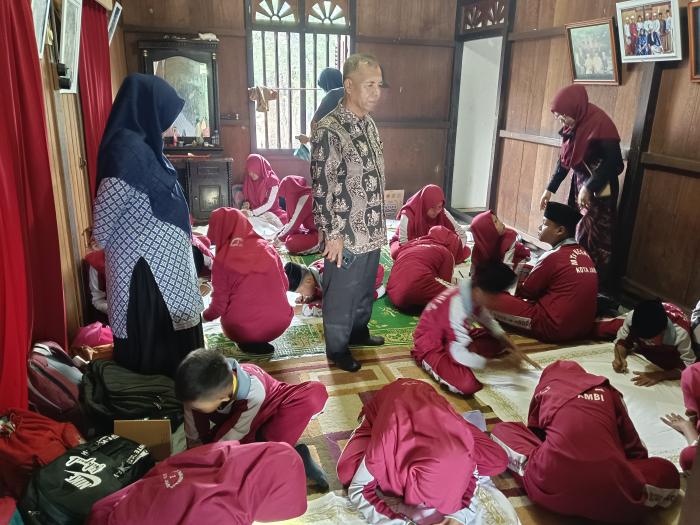 Implementasi P5-P2RA Kurikulum Merdeka, MTsN 1 Kota Jambi Adakan Proses Pembuatan Batik Jambi Implementasi P5-P2RA Kurikulum Merdeka, MTsN 1 Kota Jambi Adakan Proses Pembuatan Batik Jambi