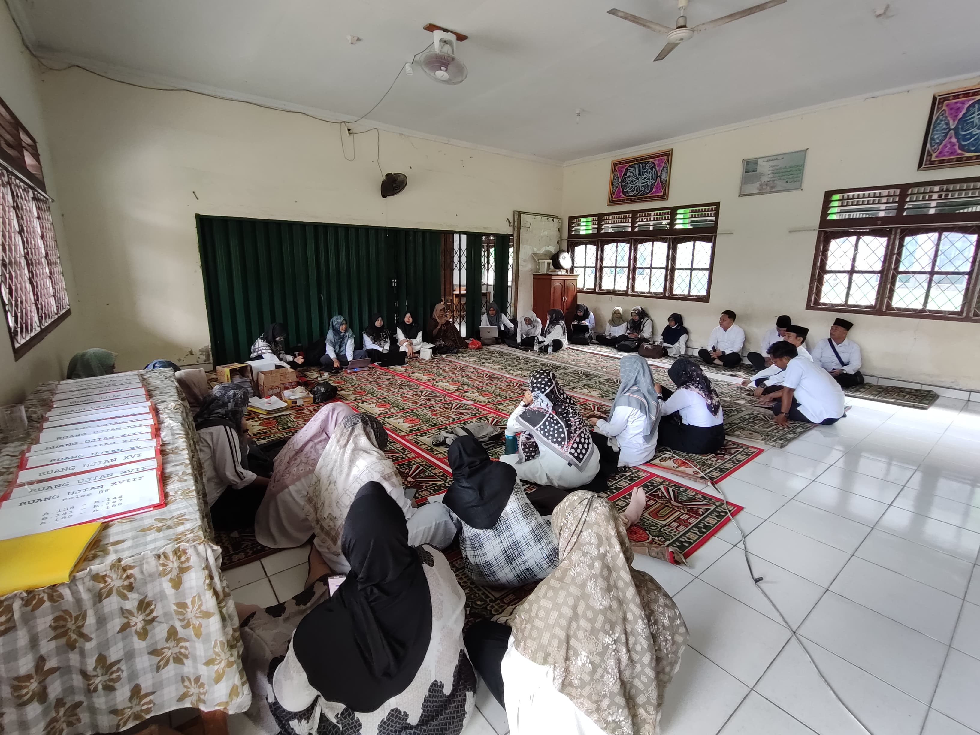 Rapat dan Pembekalan Pengisian Rapor Digital Madrasah MTs Negeri 1 Kota Jambi Rapat dan Pembekalan Pengisian Rapor Digital Madrasah MTs Negeri 1 Kota Jambi