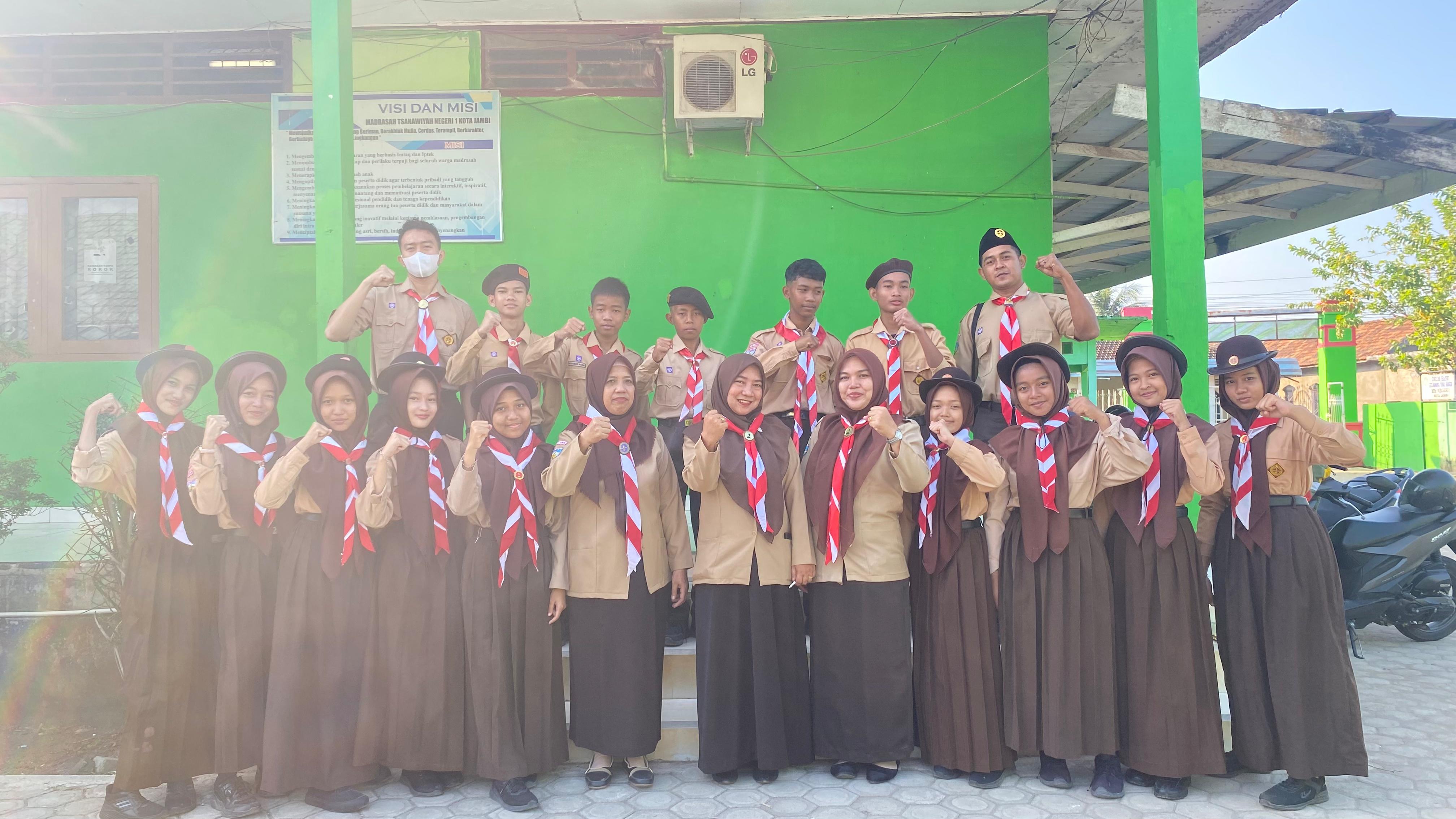 MTs Negeri 1 Jambi Gelar Upacara Serentak Pramuka 'Goes to School' MTs Negeri 1 Jambi Gelar Upacara Serentak Pramuka 'Goes to School'