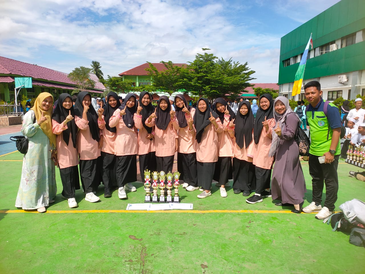 Boyong Lima Piala Aksioma, MTs Negeri 1 Kota Jambi Masuk Barisan Juara Umum 4