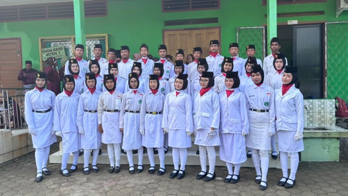 Paskibra MTsNegeri 1 Kota Jambi Tampil Memukau dalam Upacara HUT ke-81 Republik Indonesia Paskibra MTsNegeri 1 Kota Jambi Tampil Memukau dalam Upacara HUT ke-81 Republik Indonesia