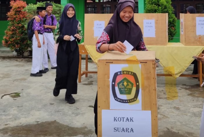 Pemilihan Ketua dan Wakil Ketua OSIM Periode 2025/2026 MTsN 1 Kota Jambi Pemilihan Ketua dan Wakil Ketua OSIM Periode 2025/2026 MTsN 1 Kota Jambi