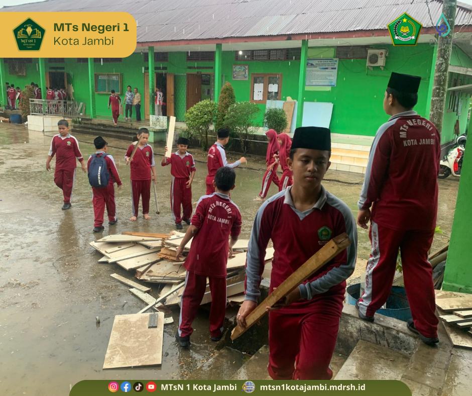 Aksi Bersih-Bersih, MTs Negeri 1 Kota Jambi Adakan Gotong Royong Aksi Bersih-Bersih, MTs Negeri 1 Kota Jambi Adakan Gotong Royong