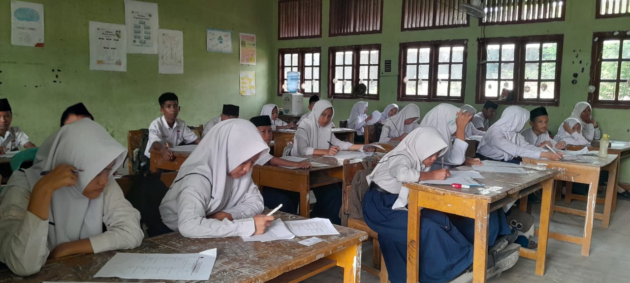 MTs Negeri 1 Kota Jambi Sukses Selesaikan Asesmen Sumatif Akhir MTs Negeri 1 Kota Jambi Sukses Selesaikan Asesmen Sumatif Akhir