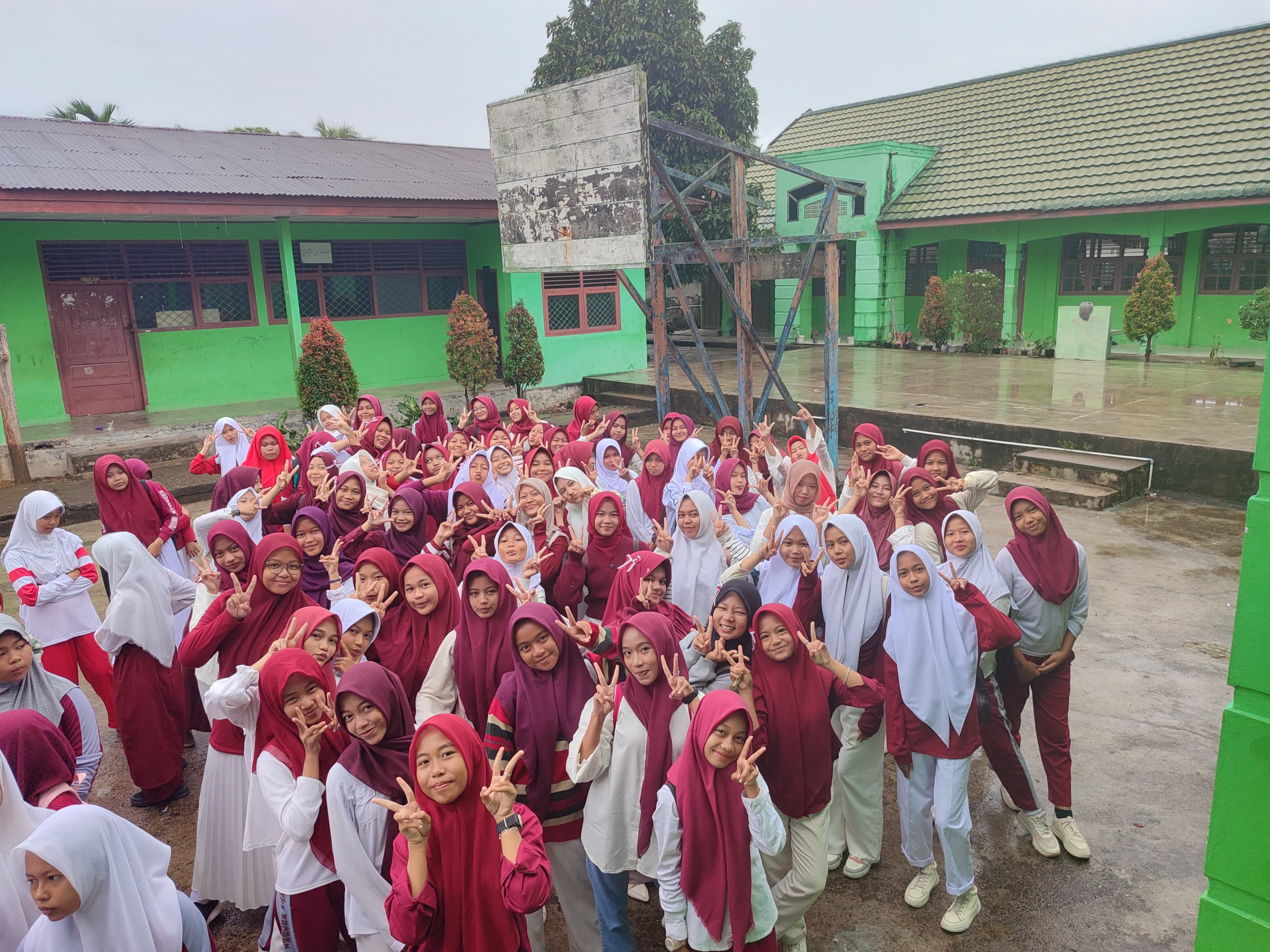 Lomba HUT RI ke-80 di MTsN 1 Kota Jambi Meriahkan Semangat Kemerdekaan Lomba HUT RI ke-80 di MTsN 1 Kota Jambi Meriahkan Semangat Kemerdekaan