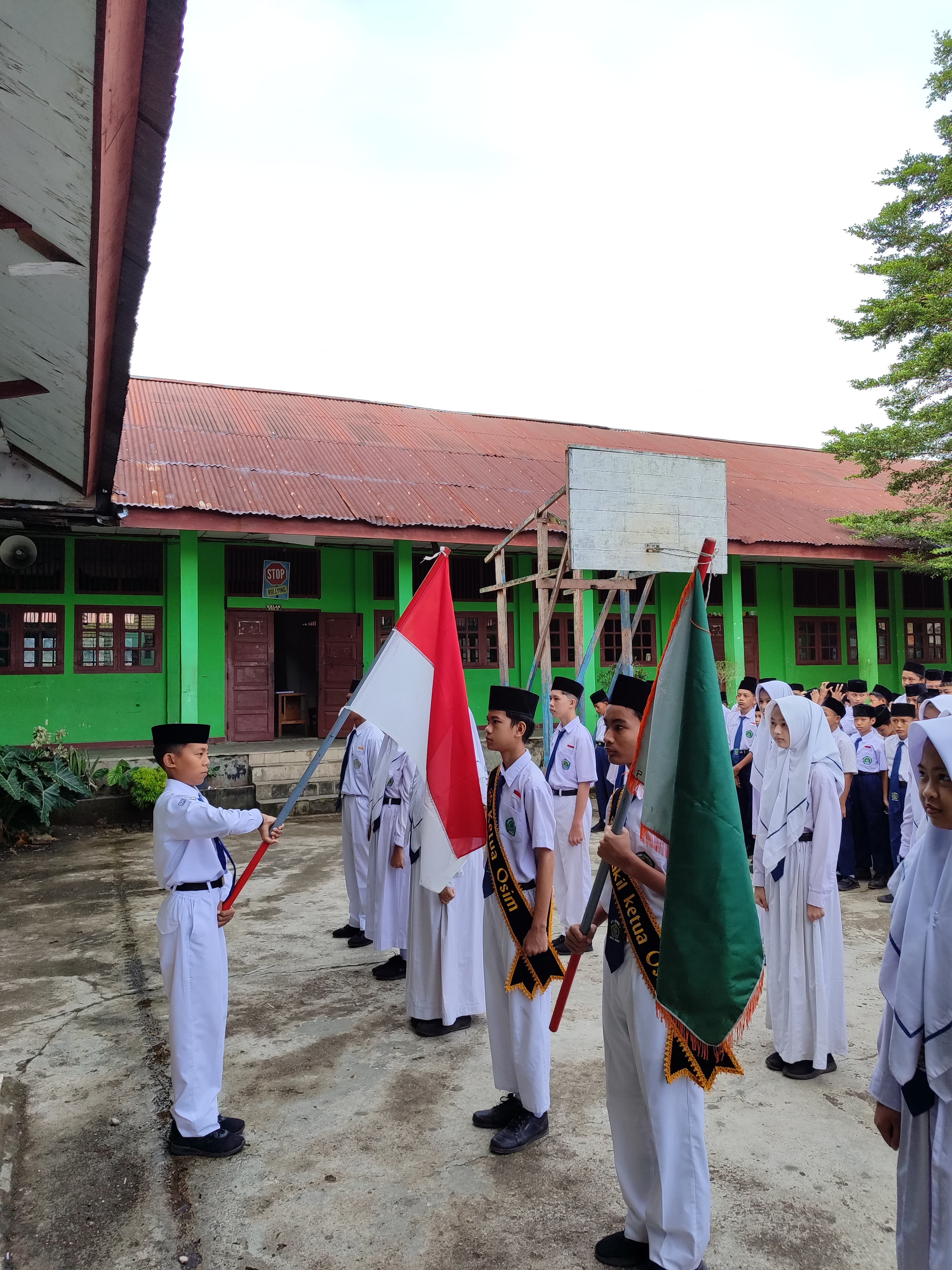 Pengukuhan OSIM MTs Negeri 1 Kota Jambi Berjalan Khidmat Pengukuhan OSIM MTs Negeri 1 Kota Jambi Berjalan Khidmat