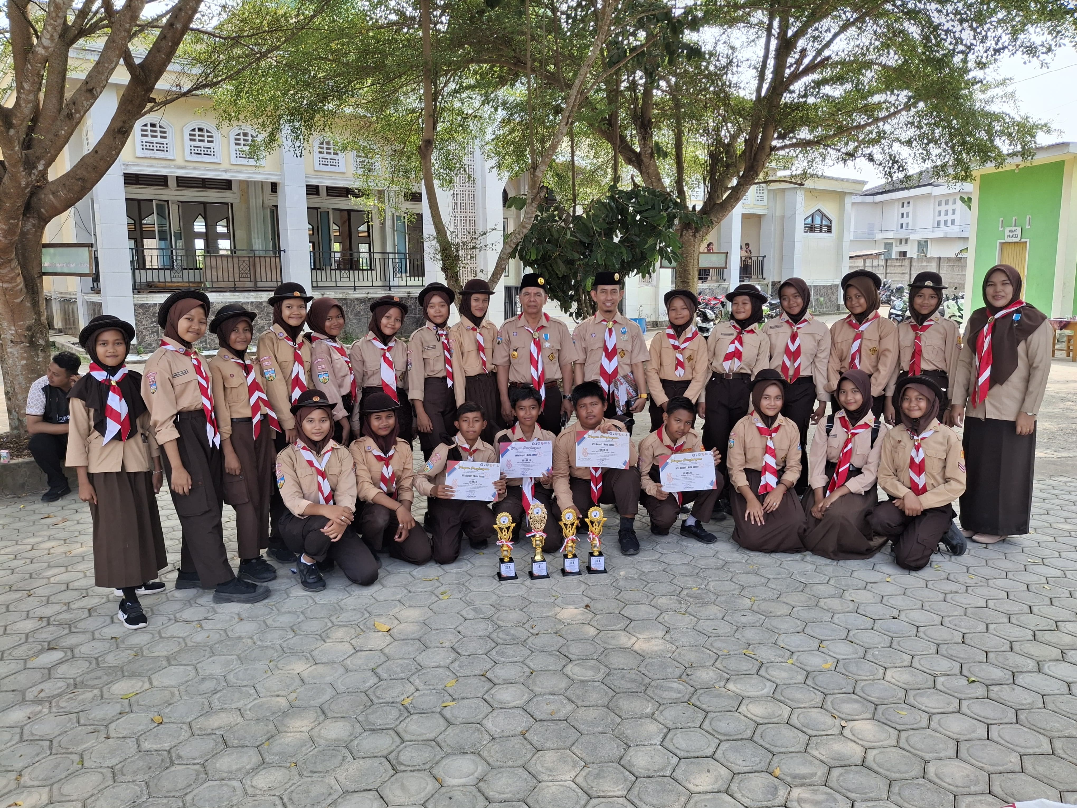 Sang Pemenang, MTs Negeri 1 Kota Jambi Raih Juara di HUT Pramuka ke 63 di Danau Teluk Sang Pemenang, MTs Negeri 1 Kota Jambi Raih Juara di HUT Pramuka ke 63 di Danau Teluk