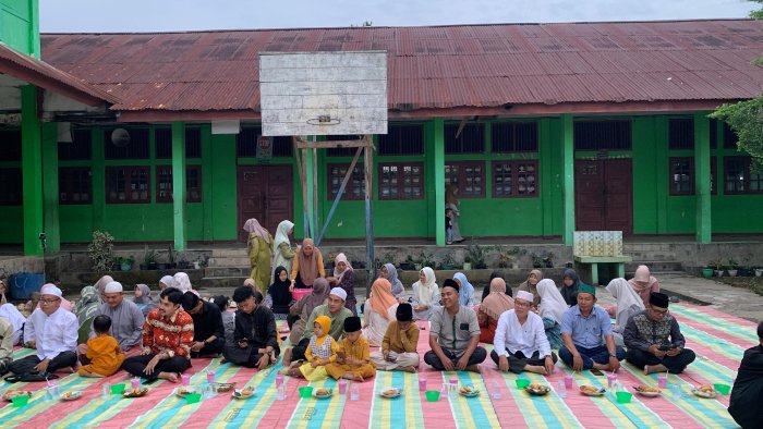 Penutupan Pesantren Kilat MTsNegeri 1 Kota Jambi Ditutup dengan Buka Bersama Penuh Kebahagiaan