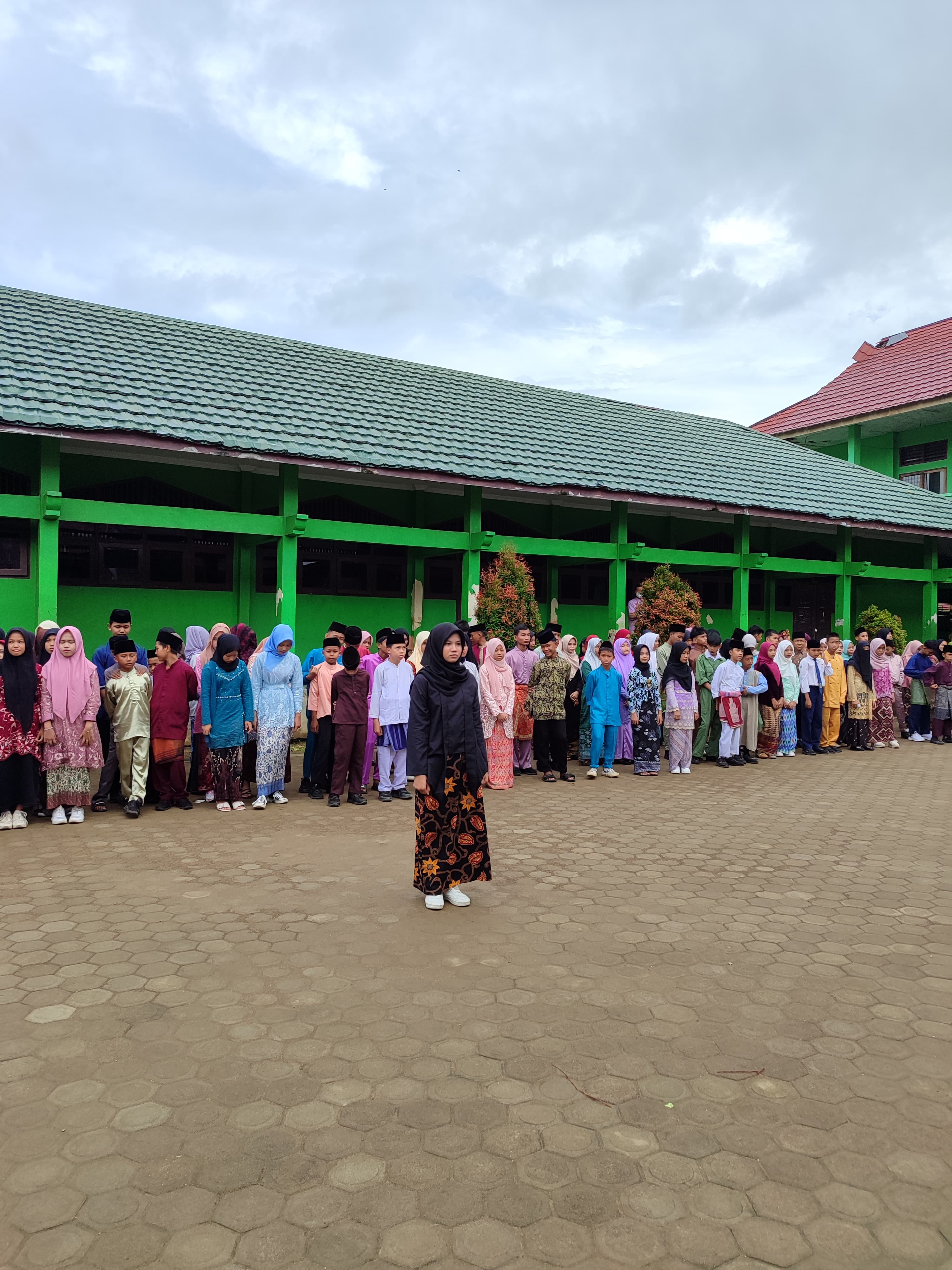 Bangkitkan Emansipasi, MTs Negeri 1 Kota Jambi Adakan Peringatan Hari Kartini