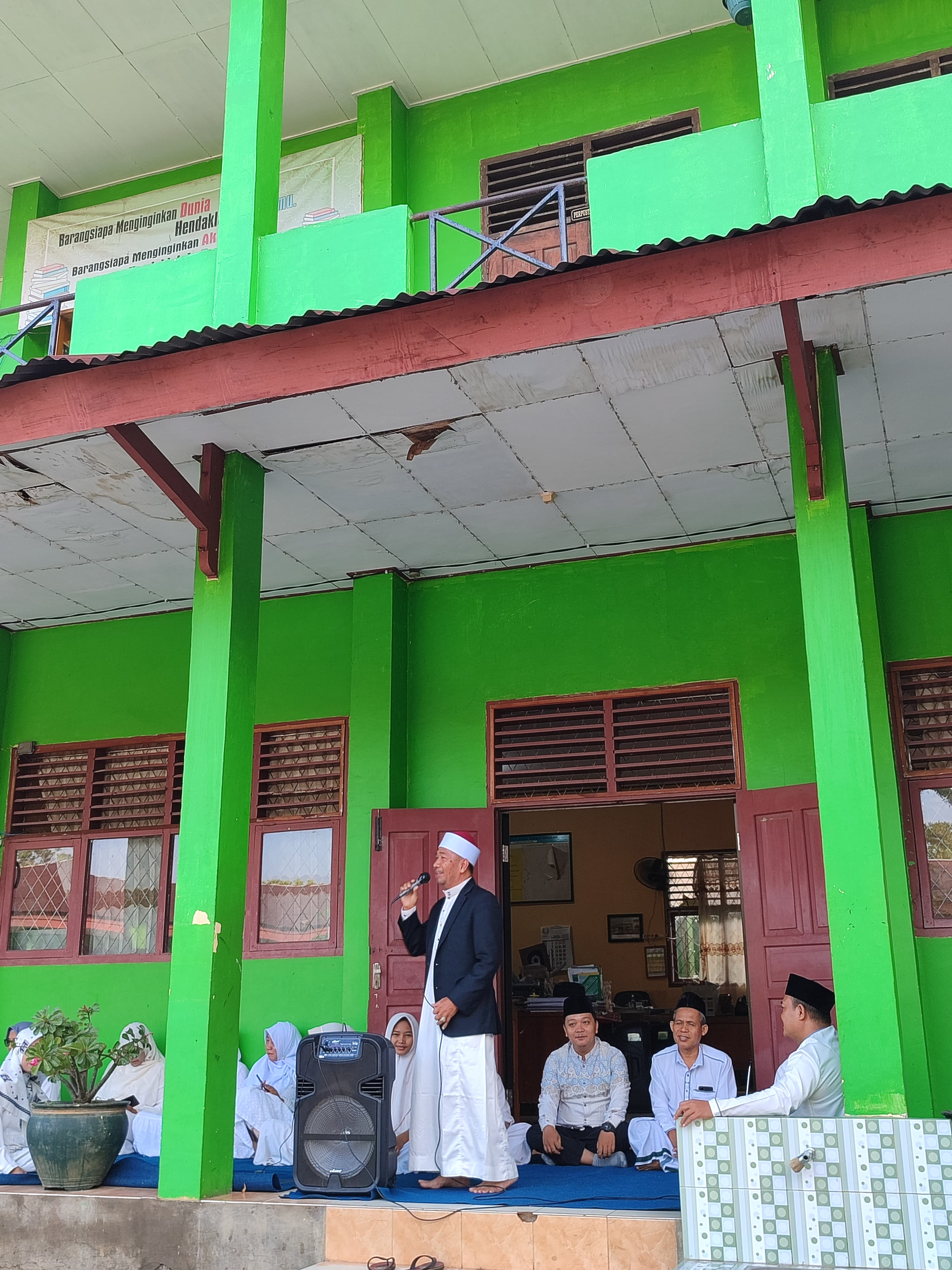 Peringatan Hari Santri MTs Negeri 1 Kota Jambi