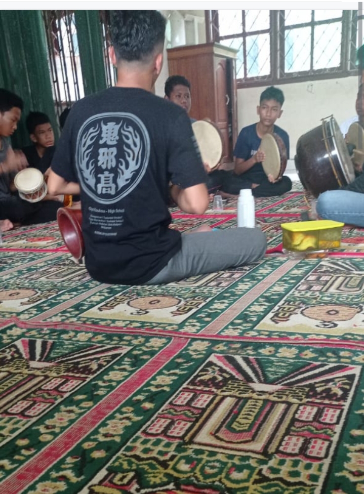 Peserta Didik MTs Negeri 1 Kota Jambi Semangat Ikuti Ektrakurikuler Marawis Peserta Didik MTs Negeri 1 Kota Jambi Semangat Ikuti Ektrakurikuler Marawis