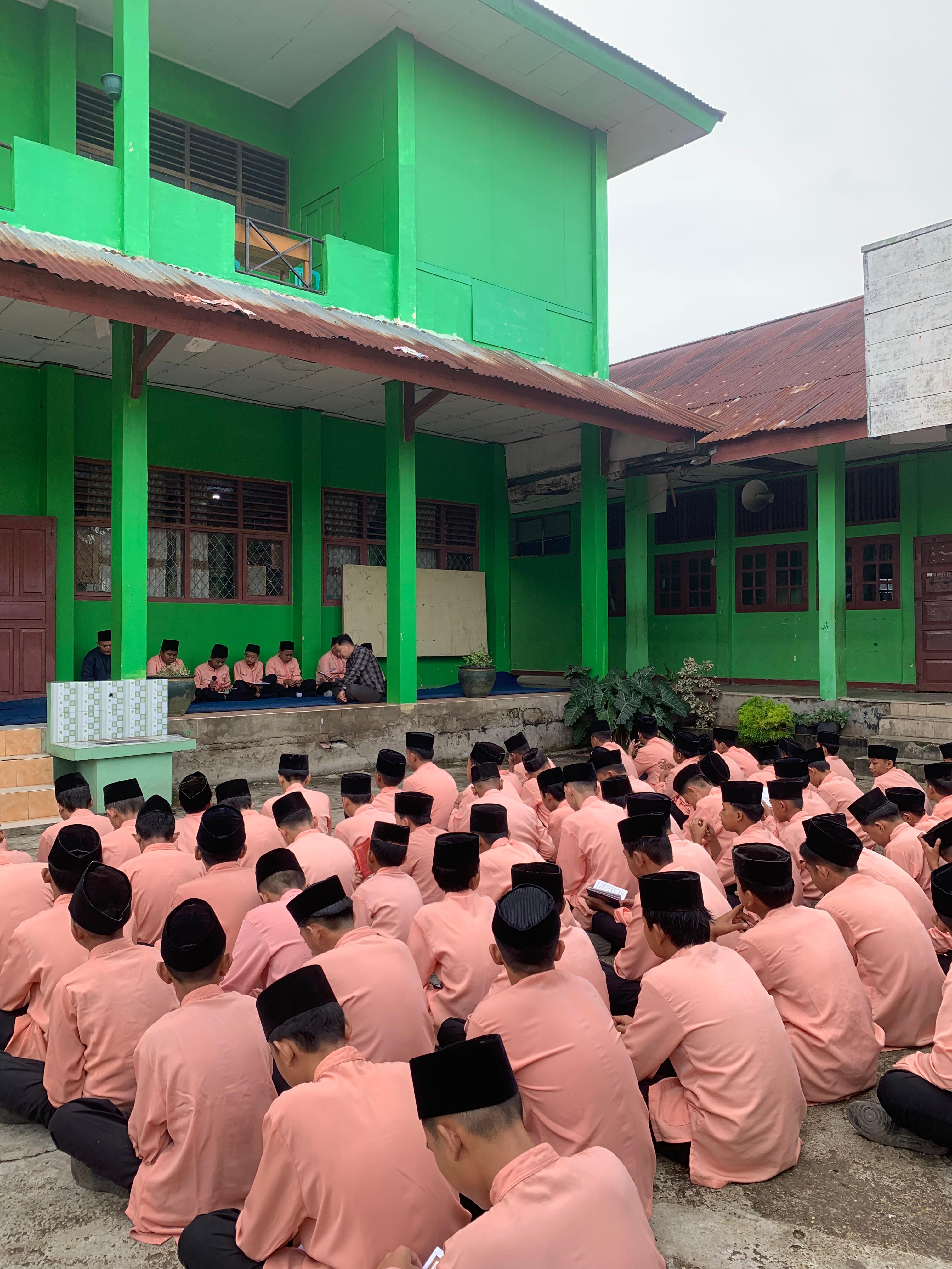 Yasinan, Agenda Rutin Jumat Pagi MTs Negeri 1 Kota Jambi Yasinan, Agenda Rutin Jumat Pagi MTs Negeri 1 Kota Jambi