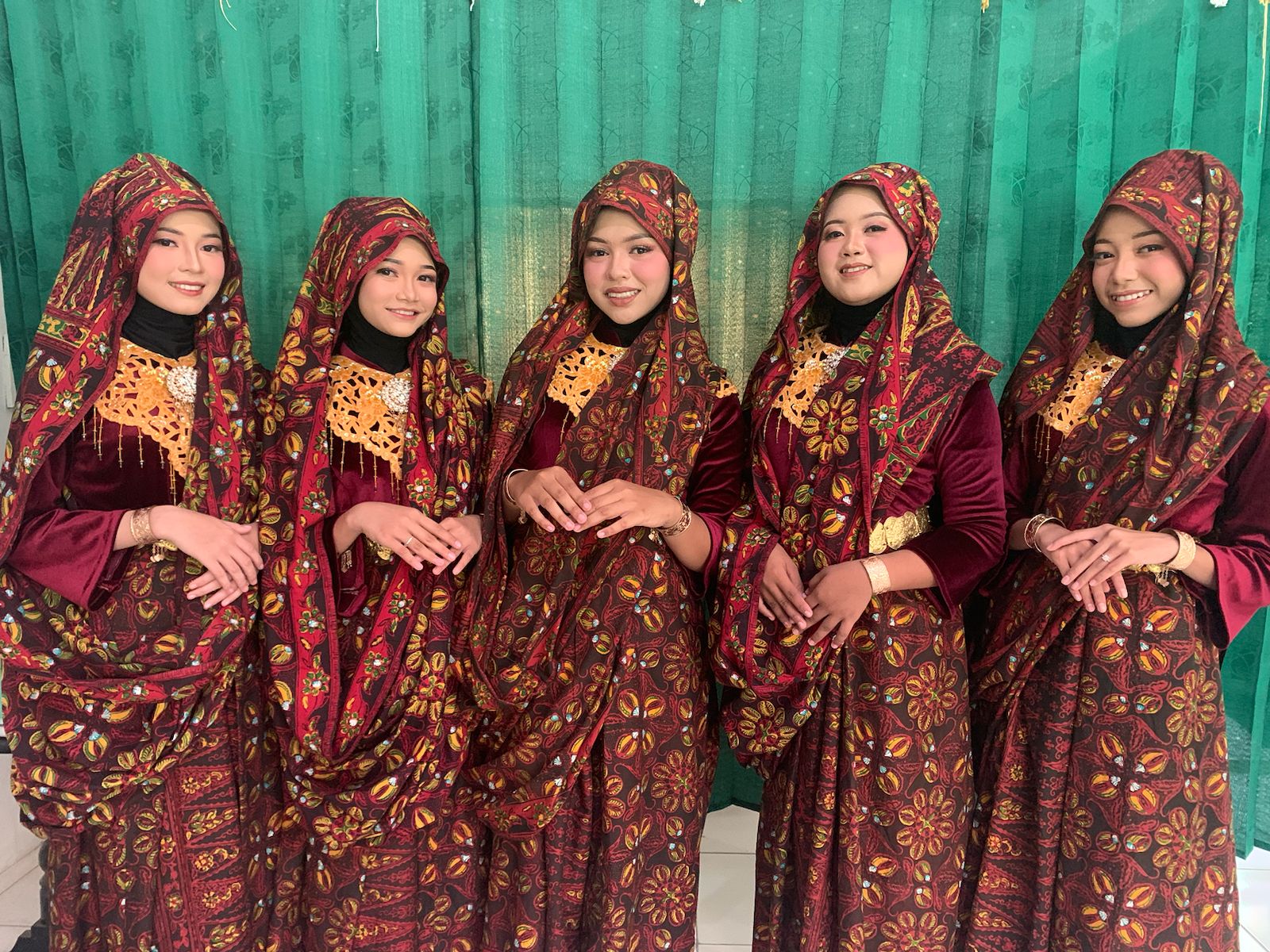 Tari Tudung Lingkup Bawa Kemenangan MTs Negeri 1 Kota Jambi dalam Aksioma Tari Tudung Lingkup Bawa Kemenangan MTs Negeri 1 Kota Jambi dalam Aksioma