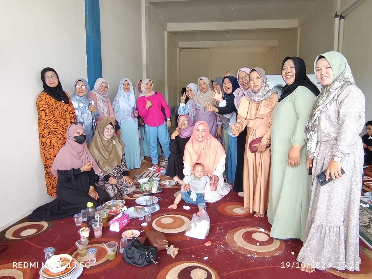 Mempererat Keakraban Melalui Arisan Keluarga MTs Negeri 1 Kota Jambi Mempererat Keakraban Melalui Arisan Keluarga MTs Negeri 1 Kota Jambi