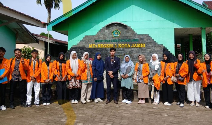 Mahasiswa Universitas Jambi Gelar Sosialisasi Bijak Bersosial Media di MTsN 1 Kota Jambi