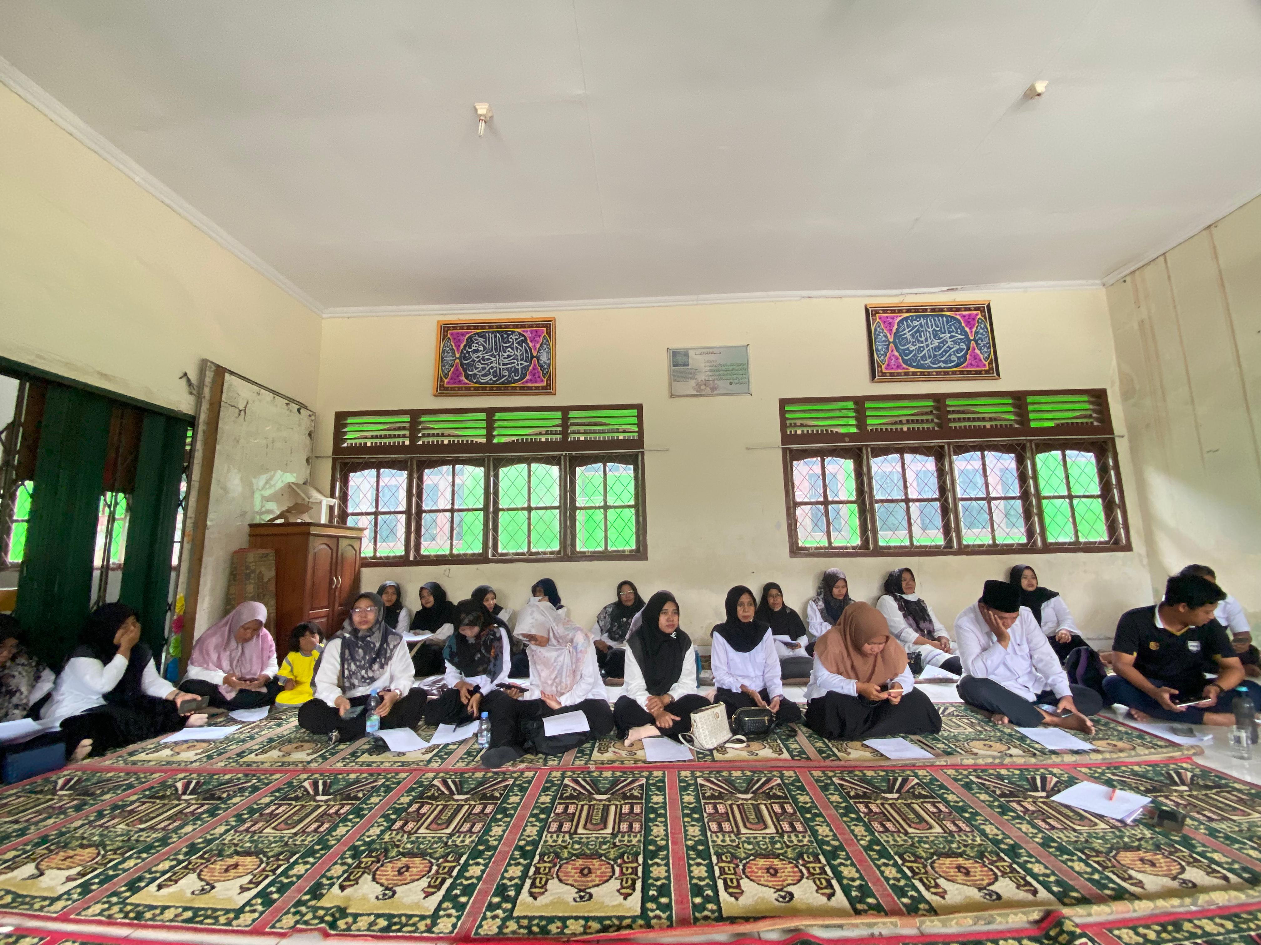 Rapat Evaluasi Kinerja Guru dan Karyawan MTs Negeri 1 Kota Jambi