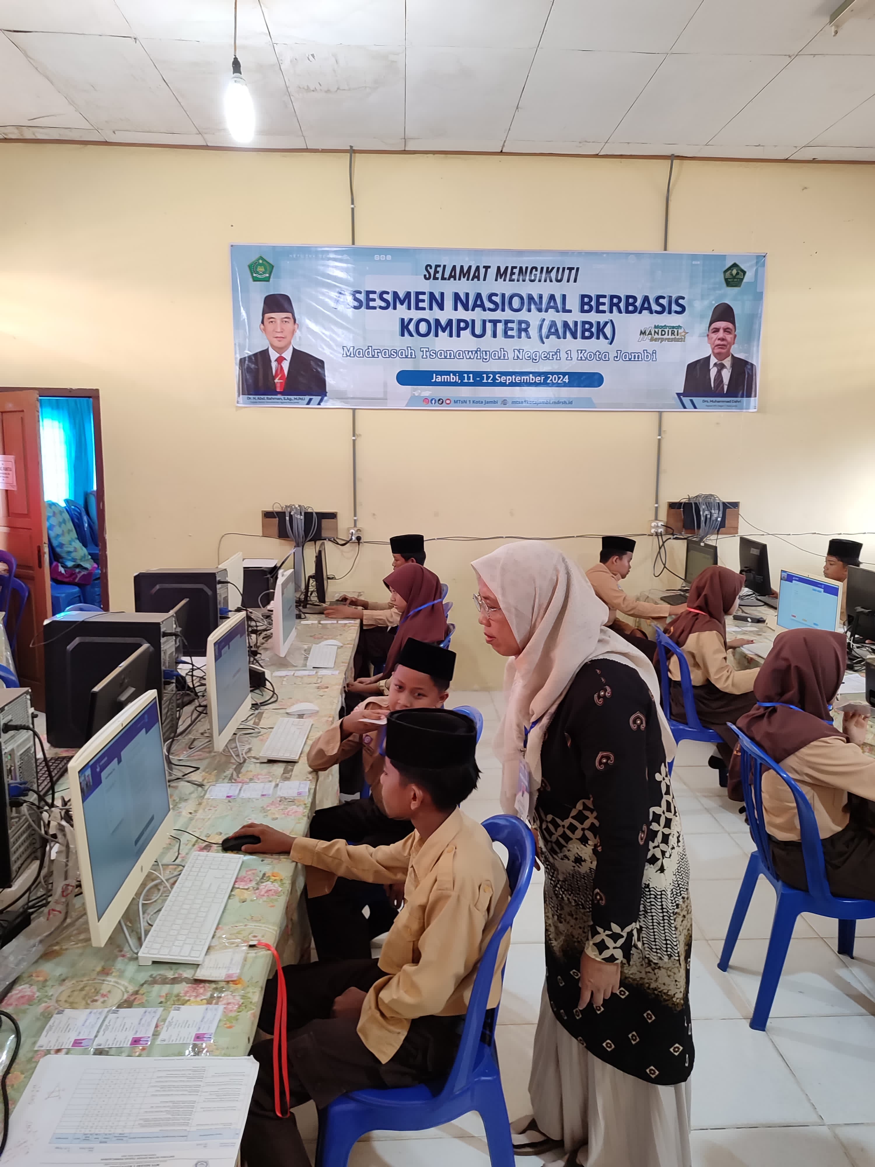 MTs Negeri 1 Kota Jambi Adakan Asesmen Nasional Berbasis Komputer Hari Pertama
