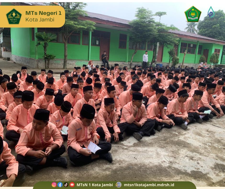 MTs Negeri 1 Kota Jambi Laksanakan Rutinitas Yasinan Jumat Pagi MTs Negeri 1 Kota Jambi Laksanakan Rutinitas Yasinan Jumat Pagi