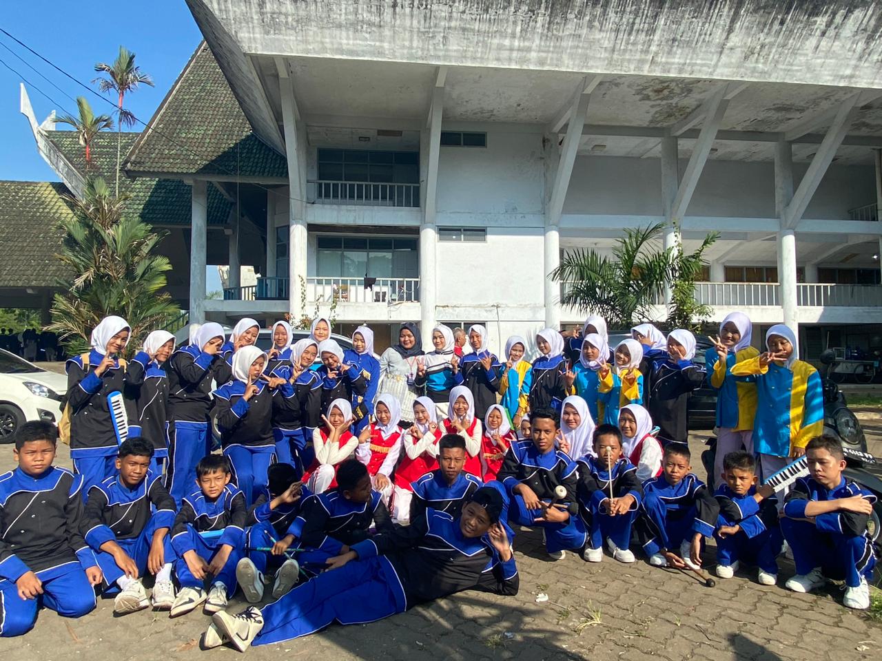 Keren...Drumband MTs Negeri 1 Kota Jambi Ukir Prestasi di Tingkat Provinsi