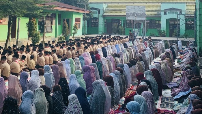 Siswa MTsN 1 Kota Jambi Rutin Laksanakan Sholat Dhuha Berjamaah Siswa MTsN 1 Kota Jambi Rutin Laksanakan Sholat Dhuha Berjamaah