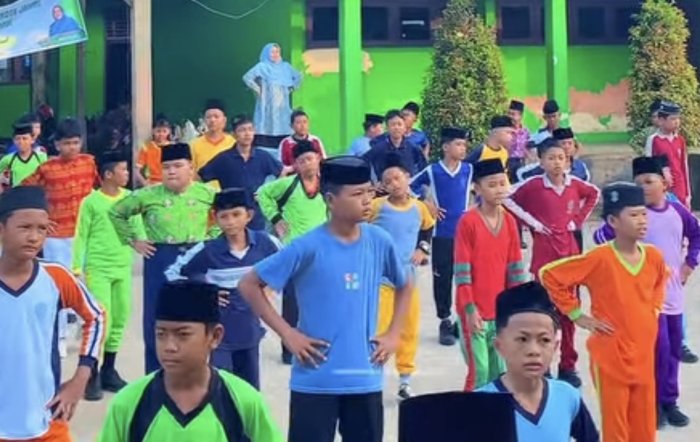 Semangat Pagi di MTsN 1 Kota Jambi: Senam Bersama Wujudkan Sehat dan Kompak Semangat Pagi di MTsN 1 Kota Jambi: Senam Bersama Wujudkan Sehat dan Kompak