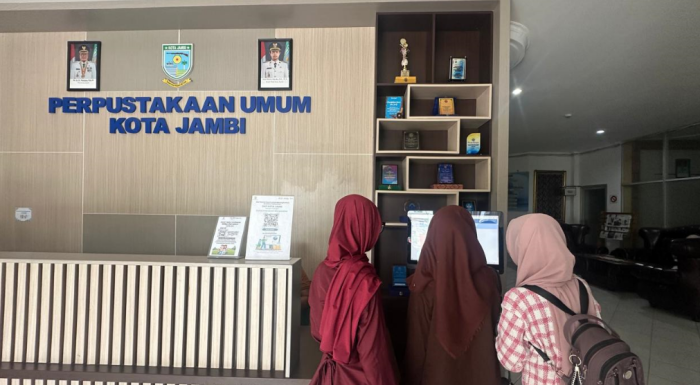Weekend di Perpus: Tiga Siswi MTsN 1 Kota Jambi Tunjukkan Kebiasaan Gemar Belajar Anak Indonesia Hebat Weekend di Perpus: Tiga Siswi MTsN 1 Kota Jambi Tunjukkan Kebiasaan Gemar Belajar Anak Indonesia Hebat