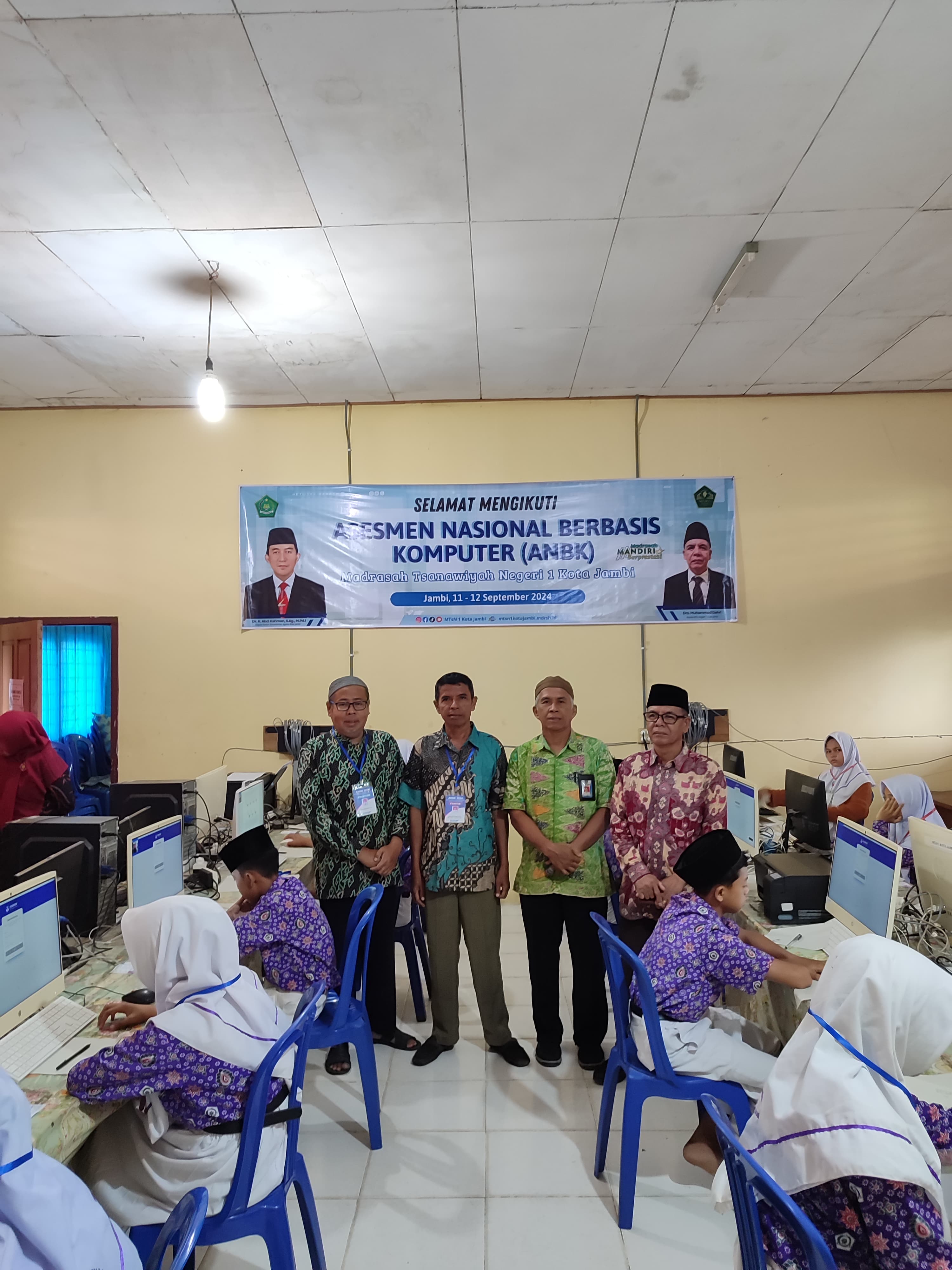 Pengawas MTs Negeri 1 Kota Jambi Pantau Pelaksanaan ANBK 2024