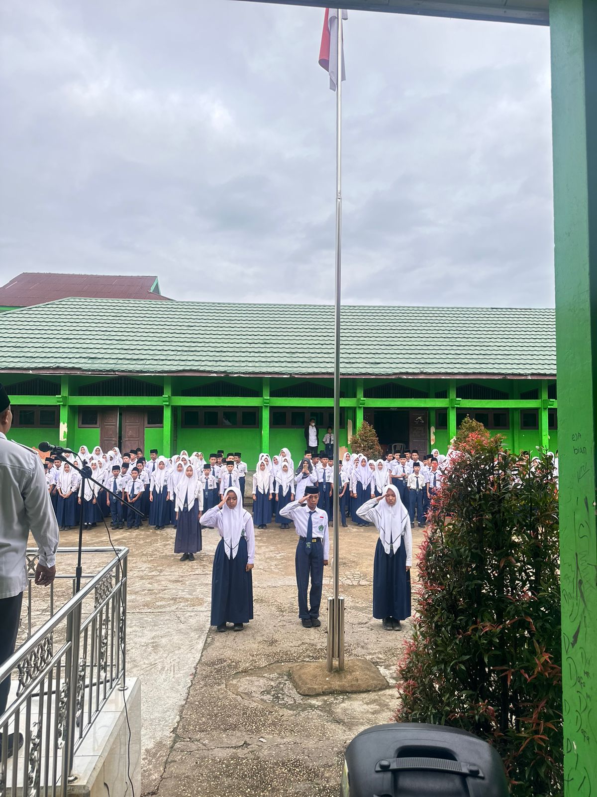 Upacara Bendera Senin, MTsN 1 Kota Jambi Soroti Kasus Bullying